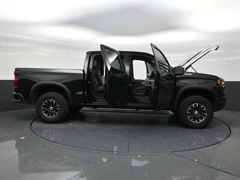 Used 2024 Chevrolet Silverado 1500 ZR2 w/ Technology Package AWD/4WD image 29