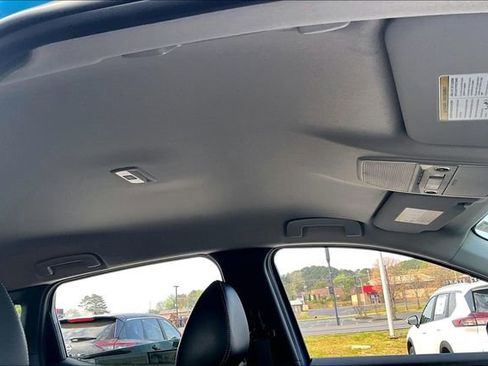 Certified 2025 Nissan Kicks SR image 26