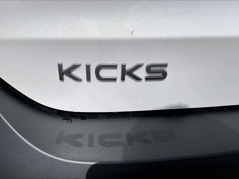 New 2026 Nissan Kicks SR FWD image 8