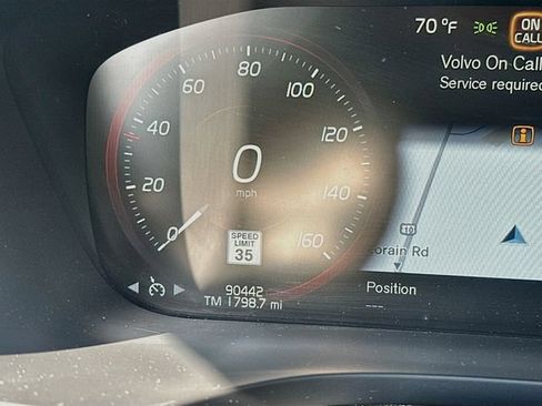 Used 2018 Volvo XC60 T5 Momentum w/ Vision Package AWD/4WD image 13