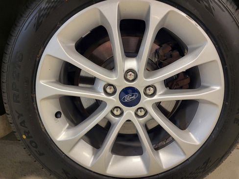 Used 2020 Ford Fusion SE image 9