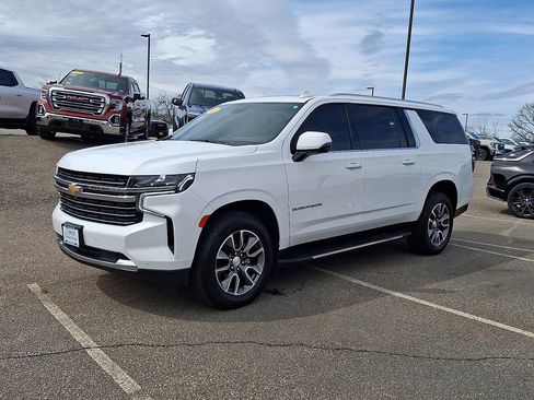 Used 2023 Chevrolet Suburban LT w/ Luxury Package AWD/4WD image 6
