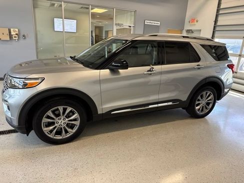 Used 2023 Ford Explorer Limited AWD/4WD image 10