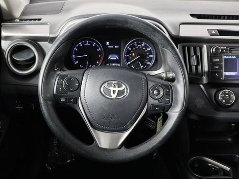 Used 2017 Toyota RAV4 LE FWD image 7