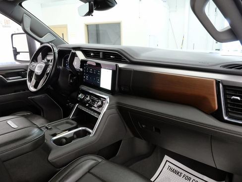 Used 2025 GMC Sierra 3500 Denali w/ Denali Reserve Package AWD/4WD image 18