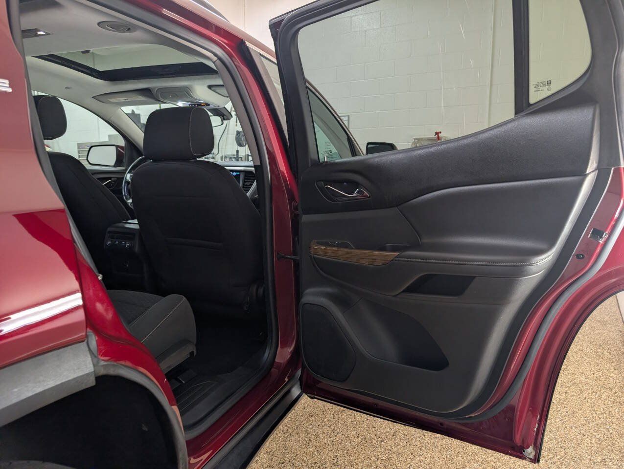Used 2017 GMC Acadia SLE AWD/4WD image 19