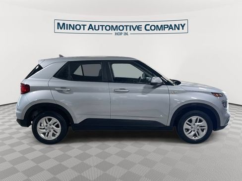 Used 2022 Hyundai Venue SE FWD image 9