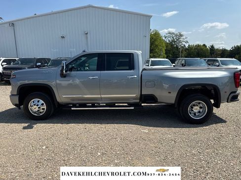 Used 2025 Chevrolet Silverado 3500 High Country w/ High Country Premium Package AWD/4WD image 2
