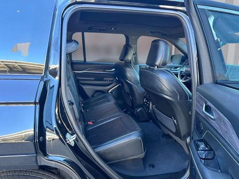 Used 2023 Jeep Grand Cherokee Overland image 16