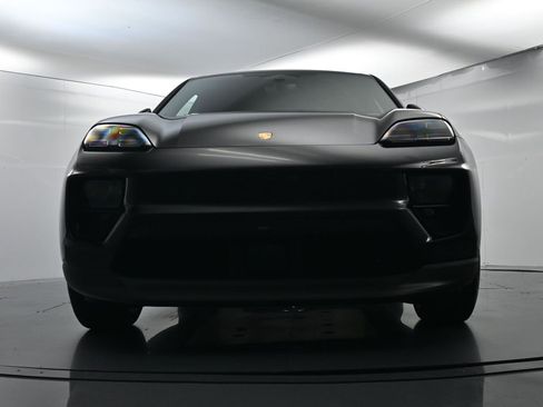 Certified 2024 Porsche Macan 4 Electric image 57