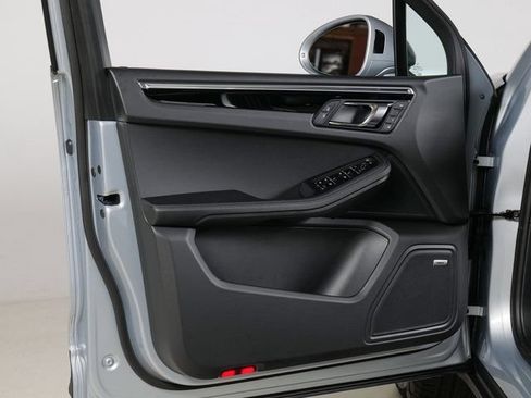 Certified 2026 Porsche Macan AWD/4WD image 29