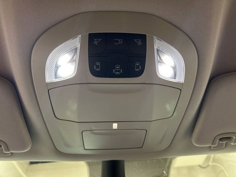 Used 2023 Chrysler Pacifica Touring-L image 25