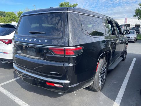 Used 2024 Jeep Wagoneer L Series II image 2