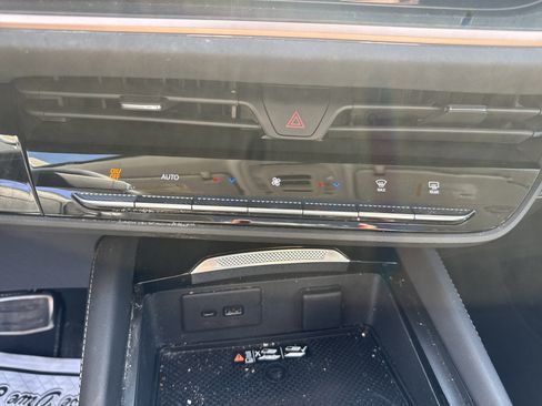 Used 2025 Buick Envision Sport Touring AWD/4WD image 25