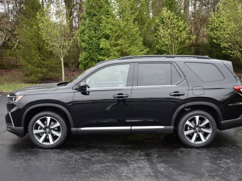 New 2025 Honda Pilot Touring image 4