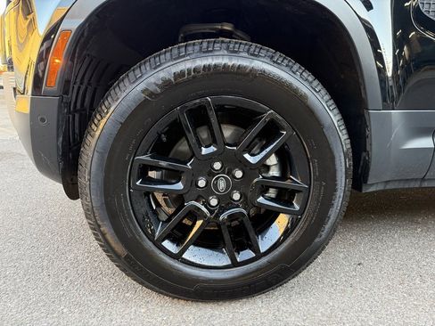 Used 2025 Land Rover Defender 110 S image 9