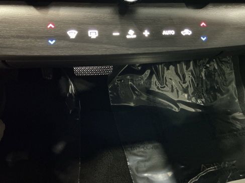 Used 2024 Nissan Ariya FWD image 8