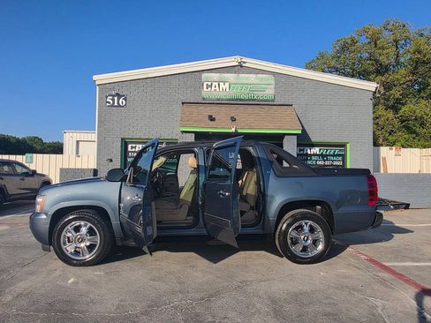 Used 2012 Chevrolet Avalanche LT w/ Texas Edition RWD image 32