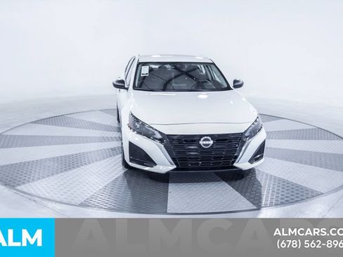 Used 2025 Nissan Altima 2.5 SV FWD image 15