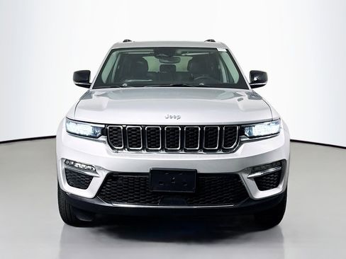 Used 2024 Jeep Grand Cherokee Limited image 2
