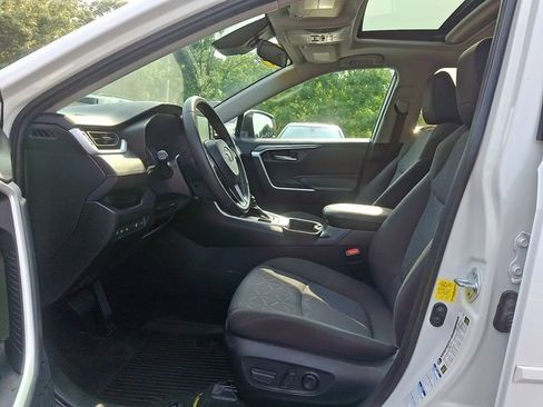 Used 2021 Toyota RAV4 XLE w/ Convenience Package AWD/4WD image 13