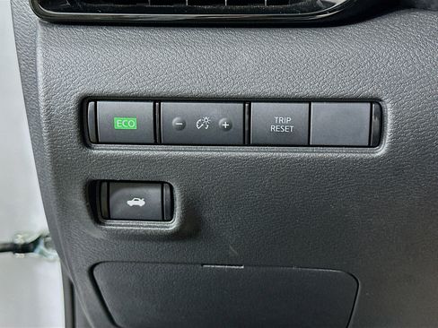 Used 2025 Nissan Sentra SV FWD image 16