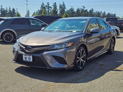 Used 2018 Toyota Camry SE FWD image 3