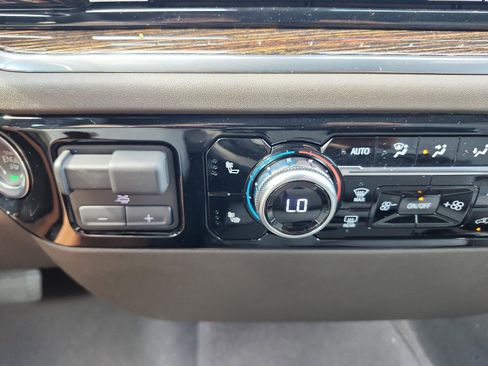 New 2026 GMC Sierra 1500 SLE image 17