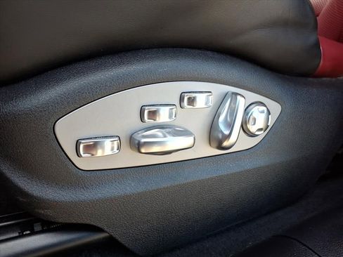 Used 2023 Porsche Macan Turbo image 18