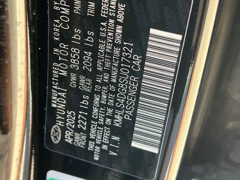 Used 2025 Hyundai Elantra SEL FWD image 30