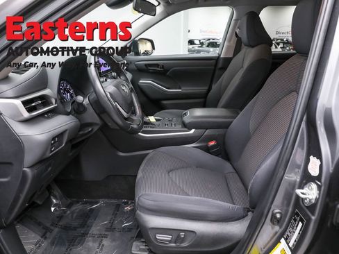 Used 2024 Toyota Highlander LE image 10