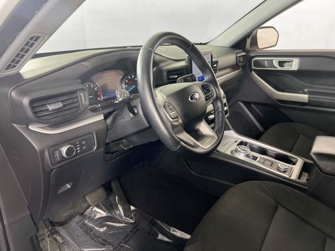 Used 2022 Ford Explorer XLT AWD/4WD image 9