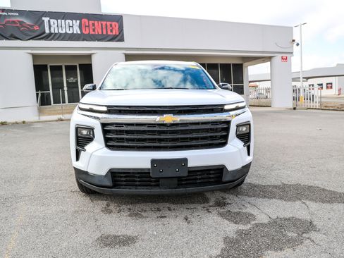 Used 2024 Chevrolet Traverse LS image 3