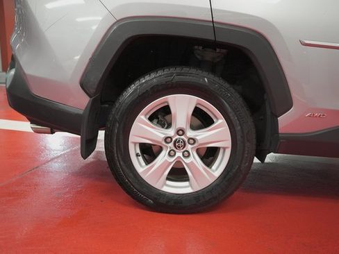 Used 2021 Toyota RAV4 XLE image 31