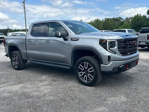 Used 2024 GMC Sierra 1500 AT4 w/ Technology Package AWD/4WD image 4