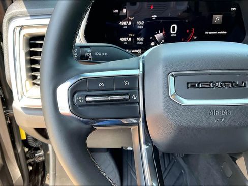Used 2025 GMC Canyon Denali AWD/4WD image 23