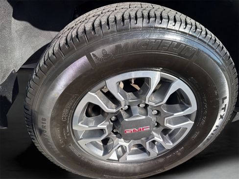 Used 2024 GMC Sierra 2500 SLT w/ SLT Premium Package image 25