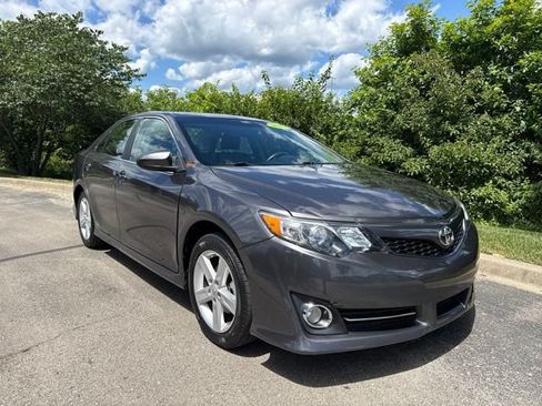 Used 2014 Toyota Camry SE FWD image 1