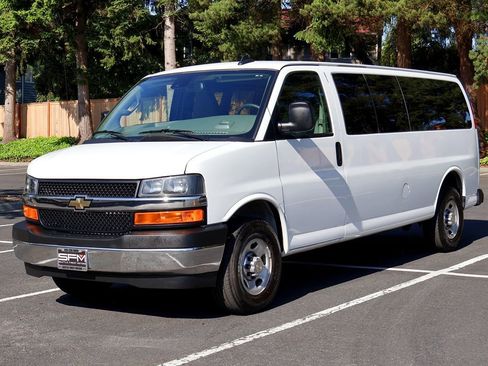 Used 2024 Chevrolet Express 3500 LT w/ LT Preferred Equipment Group RWD image 2