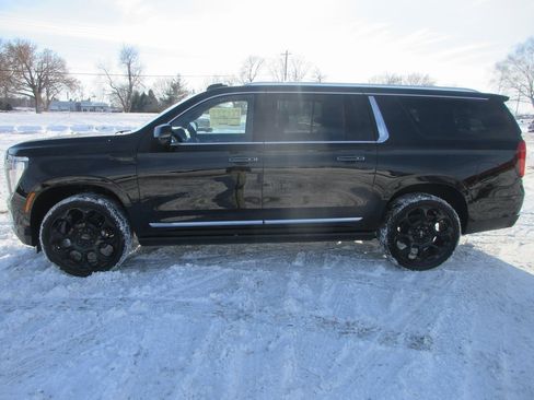 New 2026 GMC Yukon XL Denali w/ Denali Reserve Package image 8