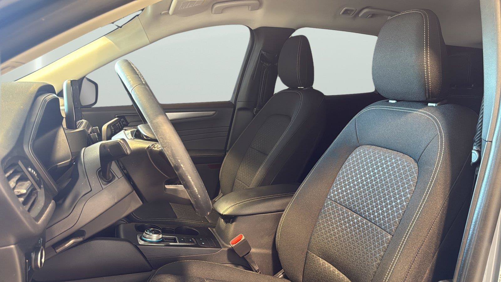 Used 2024 Ford Escape Active w/ Cold Weather Package FWD image 10