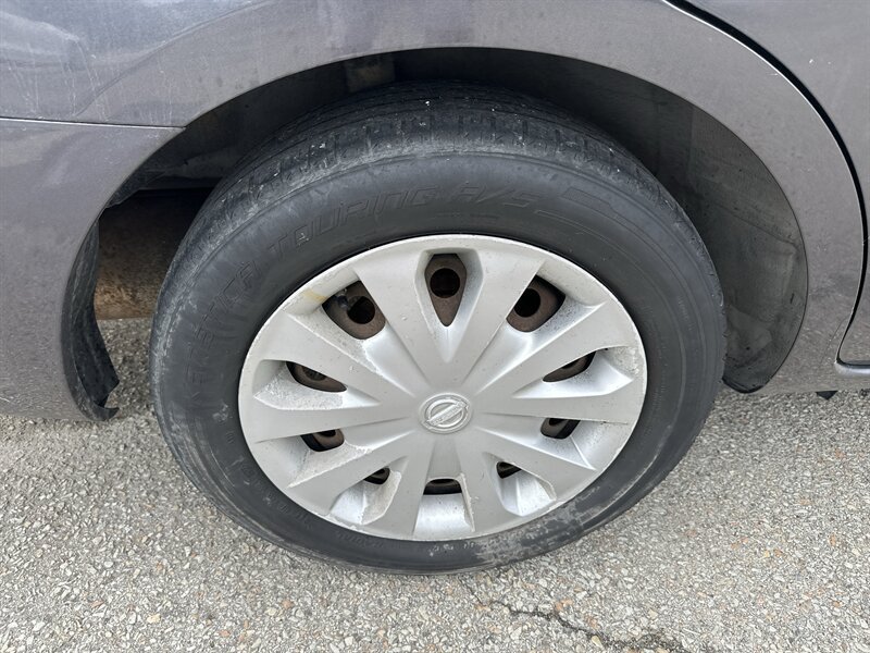 Used 2015 Nissan Versa S Plus FWD image 30