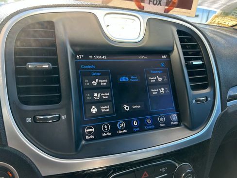 Used 2019 Chrysler 300 Limited RWD image 13