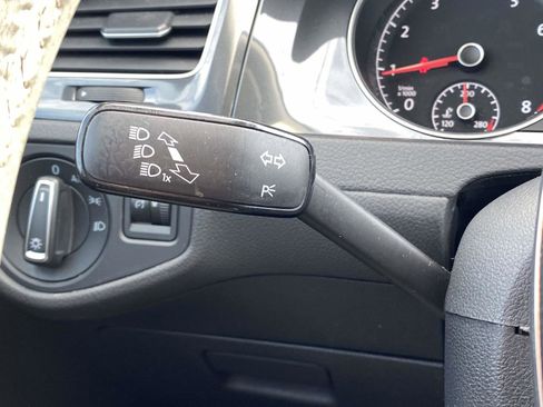 Used 2021 Volkswagen Golf 4-Door image 21