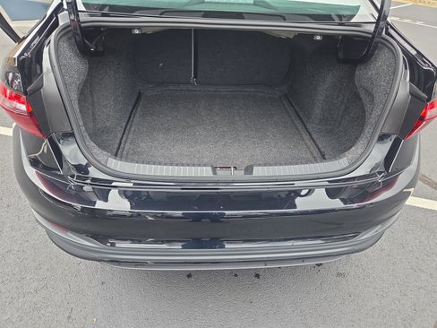 Certified 2025 Volkswagen Jetta SE w/ Sunroof Package image 26