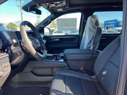 New 2026 Chevrolet Suburban Premier w/ Sun And Tow Package image 12