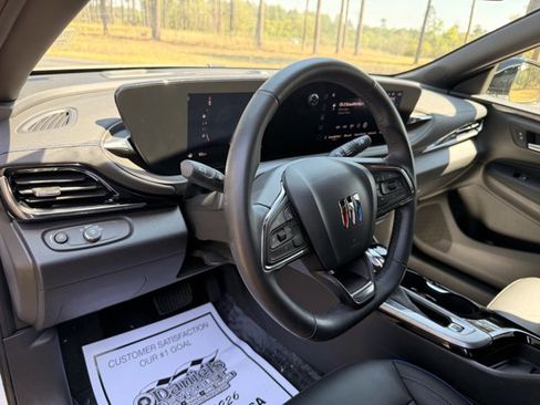 Used 2025 Buick Envista Sport Touring image 15