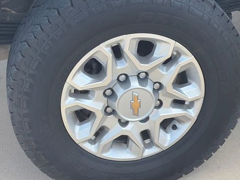 Used 2024 Chevrolet Silverado 2500 LT image 11