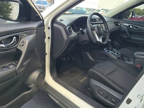 Certified 2019 Nissan Rogue SV FWD image 7