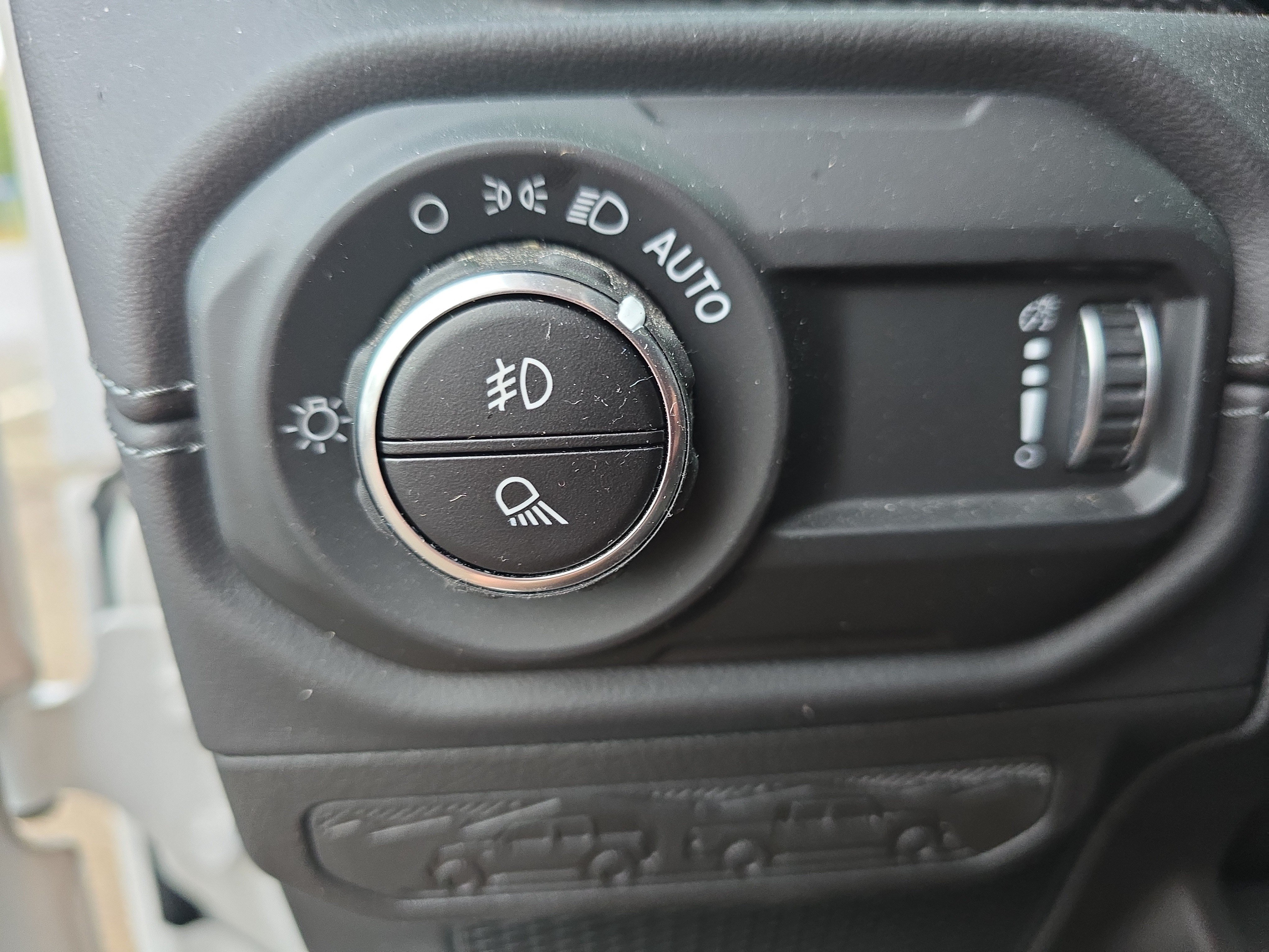 Used 2025 Jeep Gladiator Mojave w/ Convenience Group AWD/4WD image 19